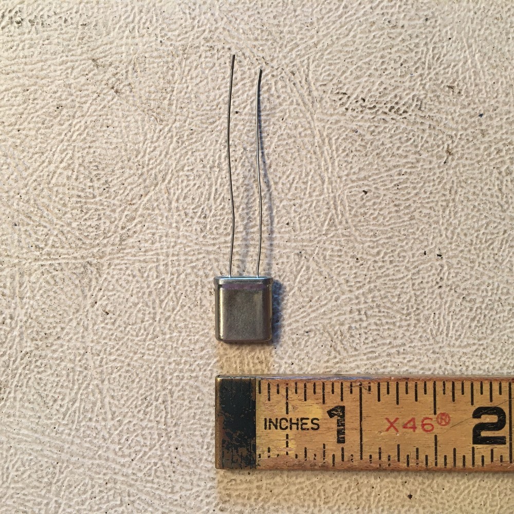 Quartz Crystal 61.0500 Mc, NOS