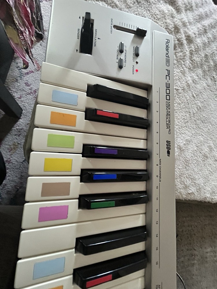 Roland PC 300 MIDI Controller Turns On Untested