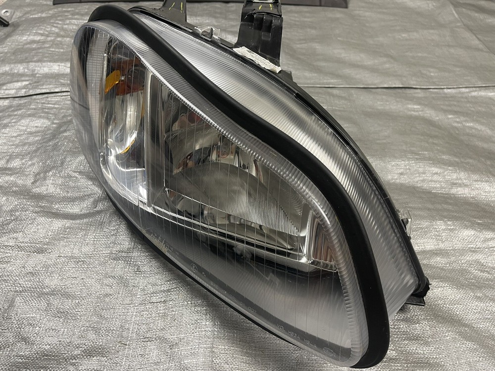 2012 Freightliner M2 106 Right Passenger Headlight Head Light