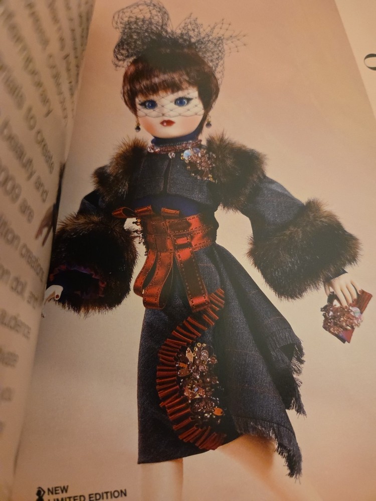 MADAME ALEXANDER COLLECTION 2000 CATALOG EXCELLENT CONDITION NO DOLL