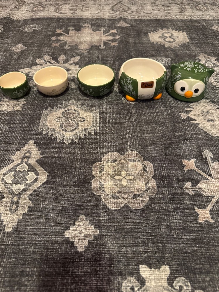 Owl stacking measuring cups