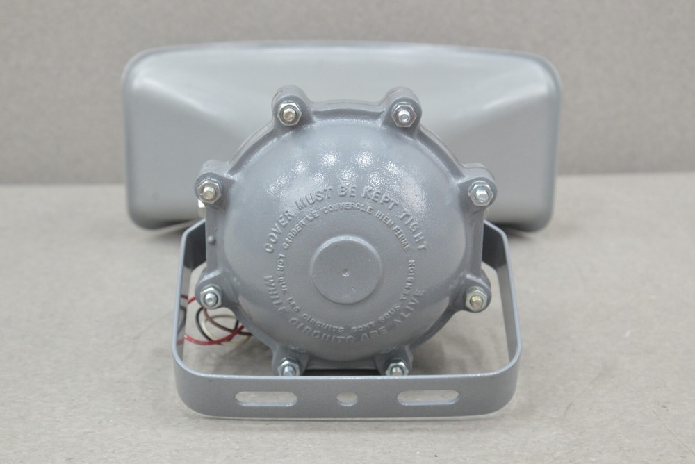 Valcom V-1039 Explosion Proof Paging Horn/Amplifier Assembly & Mounting Bracket