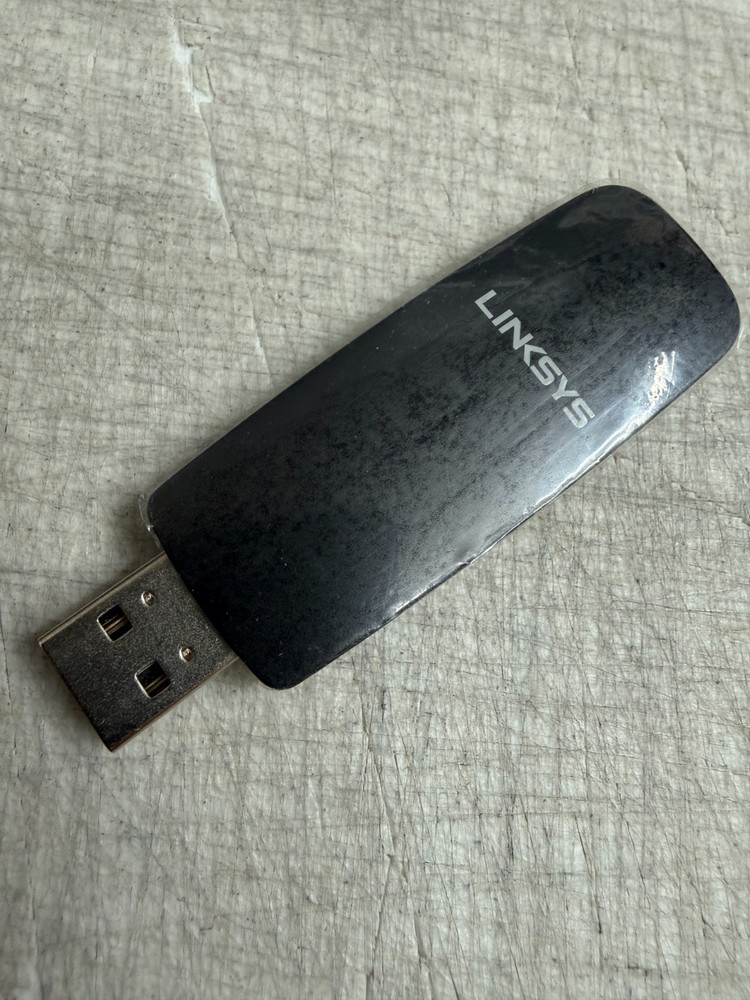 Linksys AE2500 Dual-Band Wireless-N USB Adapter - With Setup Software CD