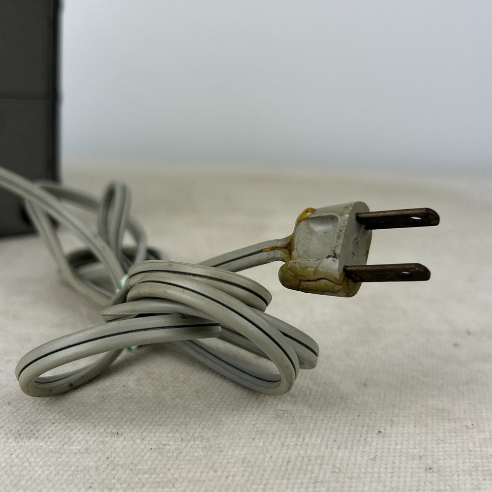 Heathkit V-7A Vacuum Tube Voltmeter Powers On Untested.
