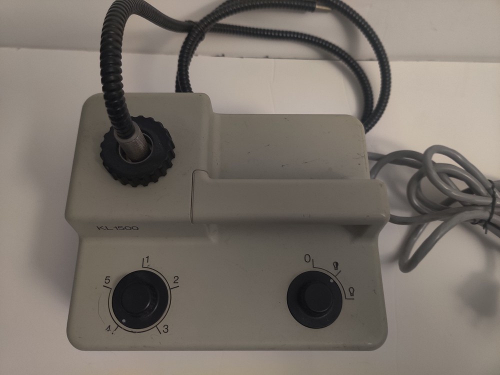 SCHOTT KL 1500 electronic Cold Light Source With Light.
