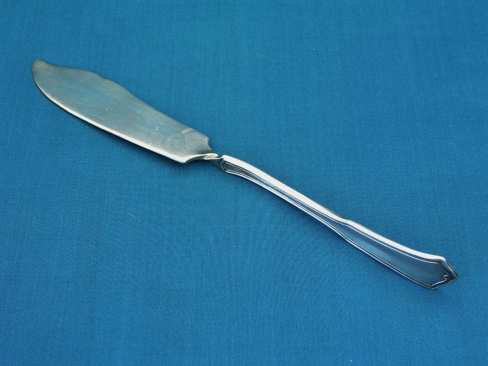 ONEIDA COMMUNITY - EXETER - MASTER TWISTED HANDLE BUTTER KNIFE - SILVERPLATE