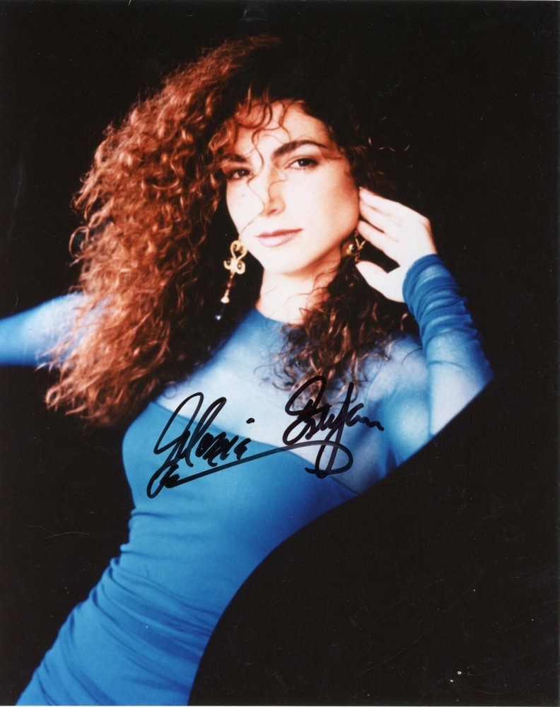 Gloria Estefan - Signed Photograph
