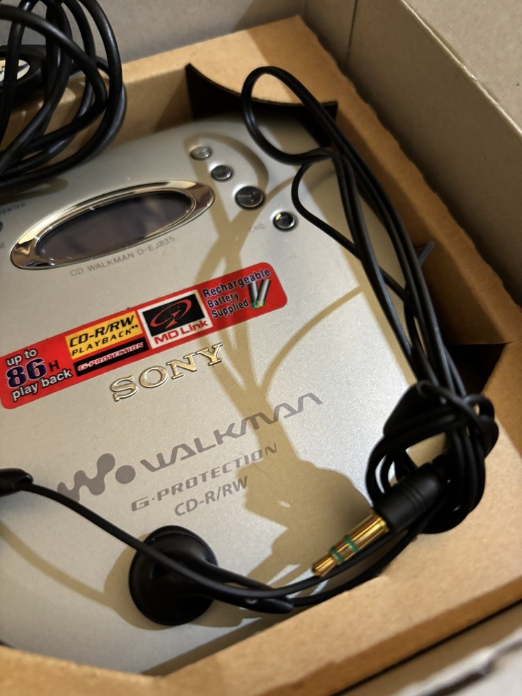 Sony Discman Walkman Portable CD Player CD-R BOXED COMPLETE D-EJ835 with Remote