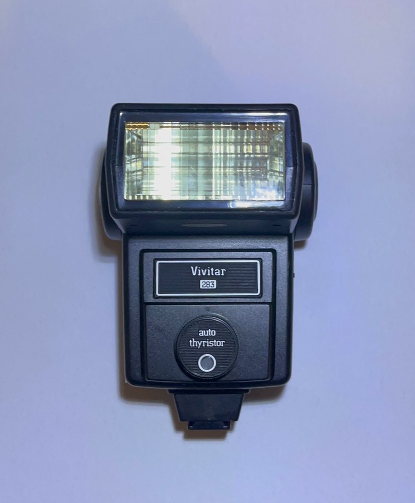 Vivitar Auto Thyristor 283 Flash, PLUS wire connector, Tested Works