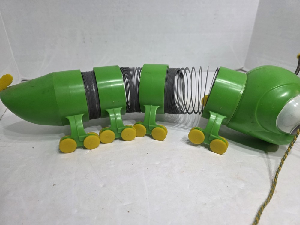 MR. WIGGLES CALA-PULLER SLINKY PULL TOY BOXED BY WILKENING SHARP