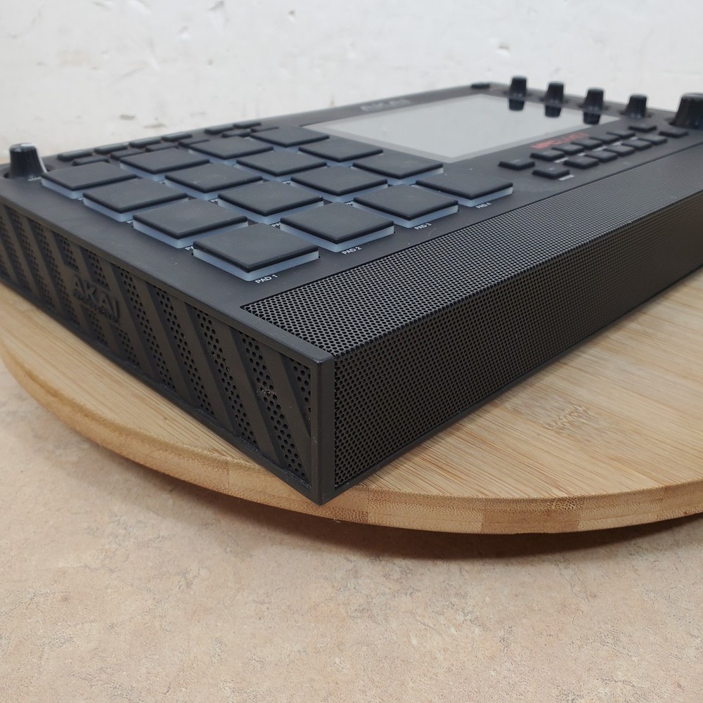 Akai Professional MPC Live II Standalone Sampler and Sequencer + Case