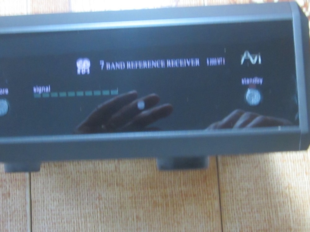 AVI S2000MT2 / 7 Band Reference Tuner Receiver in Black finish