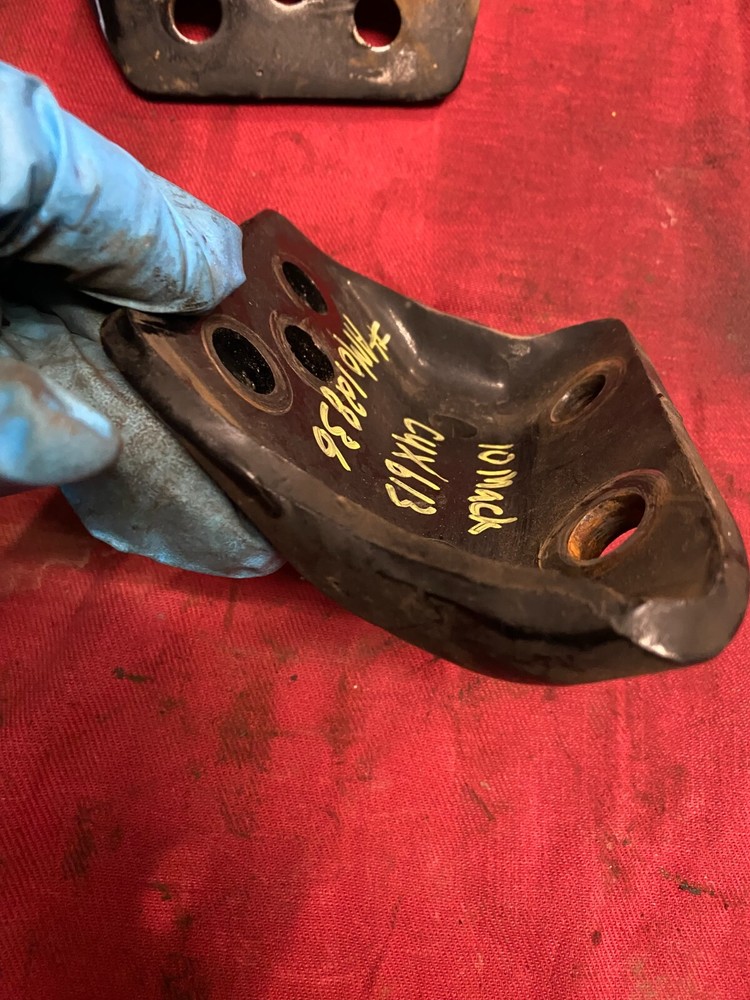 MACK CXU613 TOP BRACKET 20730596