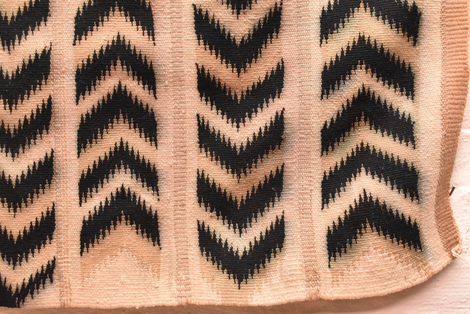 Vintage Navajo Rug Textile Native American Indian EYE Dazzler Weaving 42x28 ATQ