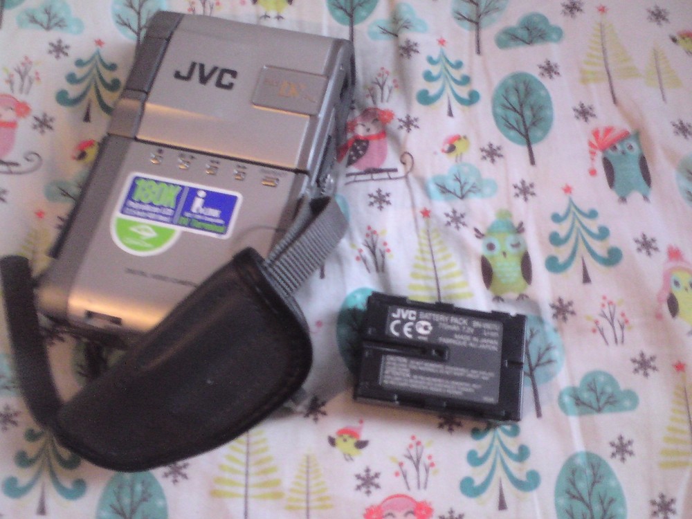 JVC Digital video camera recorder GR-DVM5 Mini DV UNTESTED,SOLD AS SEEN.