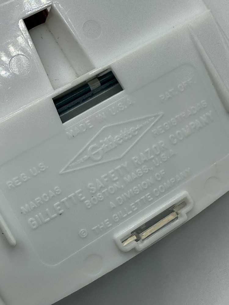 Vintage Gillette DE Two Tone Razor In Original Case, No Date Code