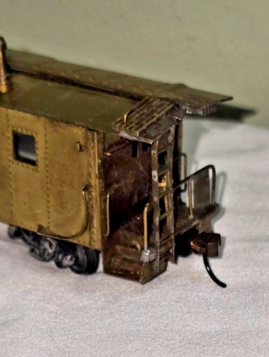 Vintage HO Gauge Unpainted Brass Metal Bay Window Caboose Knuckle Couplers READ