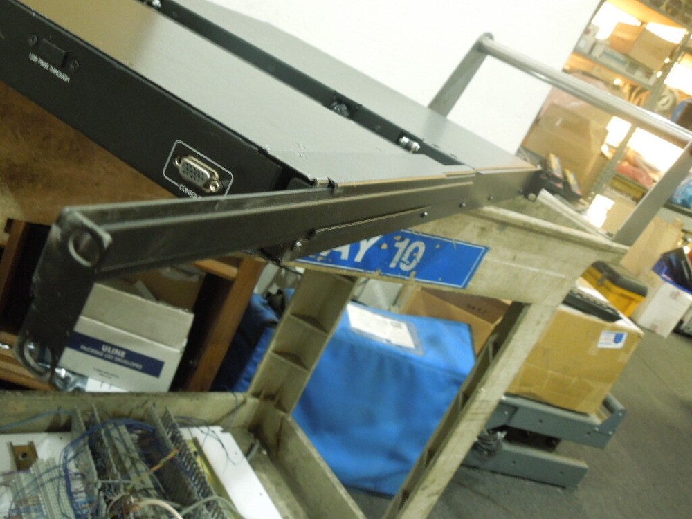 Tripp-Lite Model: B021-000-19 Rackmount Console