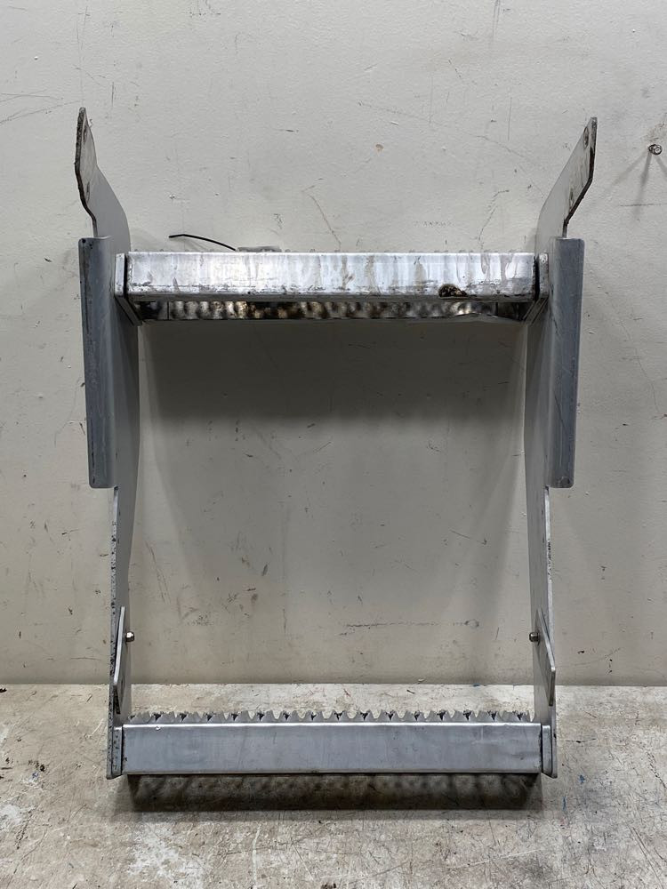 2016 Kenworth T660 Frame Step (722-10186)