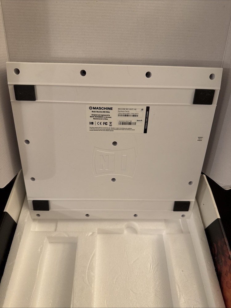 Native Instruments Maschine MK2 Groove Production Studio, White Hardware Only