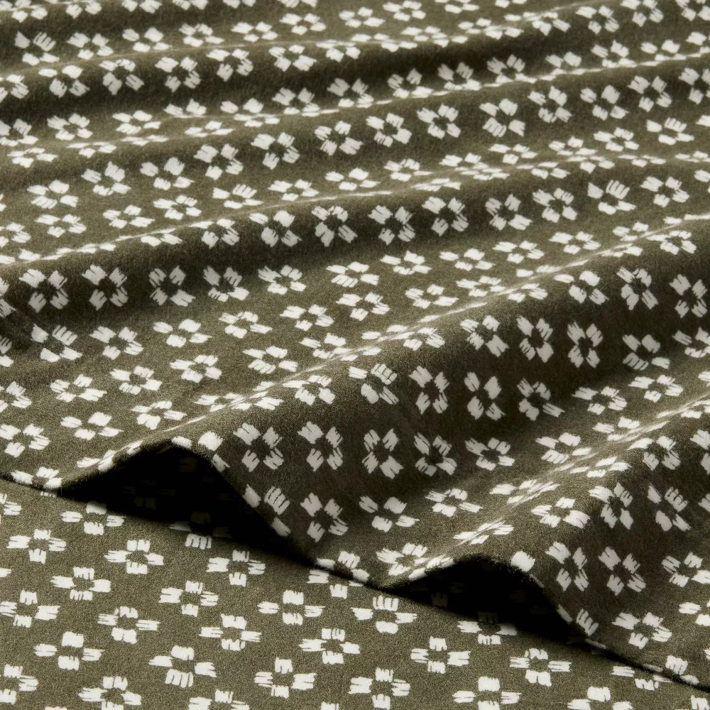 Full Ultra Soft Flannel Sheet Set Green Geo - Threshold