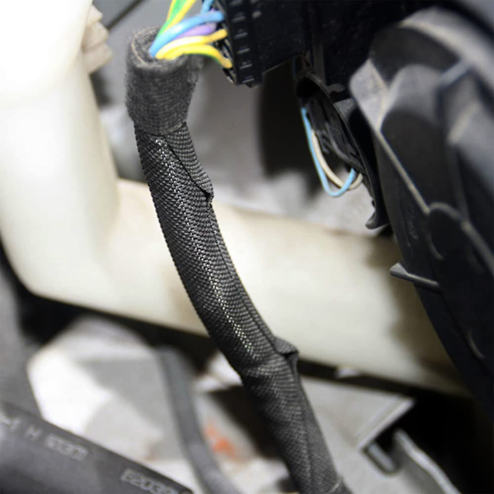 Electriduct Self-Closing Non-Expandable Polyester Split Wrap Sleeving