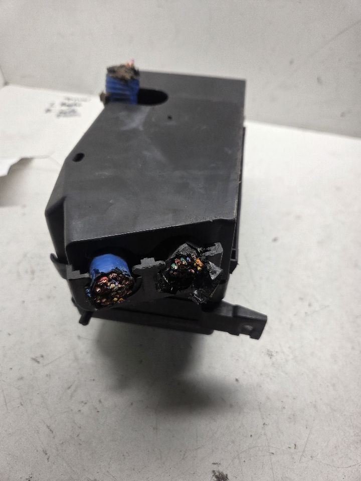 Used Fuse Box Engine fits: 2006 Kia Optima  Grade A