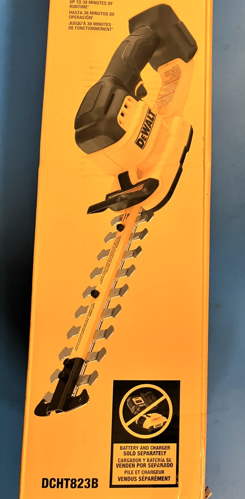 NEW DEWALT CORDLESS HEDGE TRIMMER DCHT823B (FRE015795)