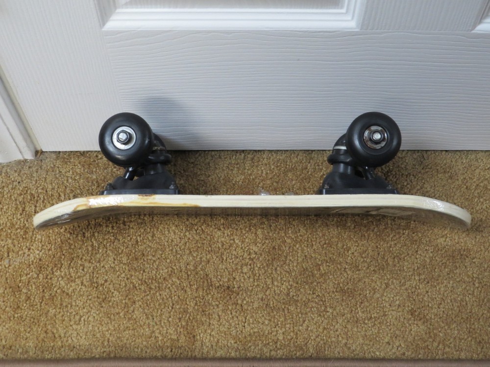 KISS 17 INCH MINI SKATEBOARD OFFICIAL SEALED 2011