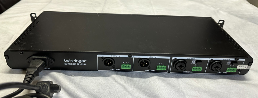 Behringer Eurocom SPL3220 STEREO MULTIBAND SOUND PROCESSOR - USED/WORKS