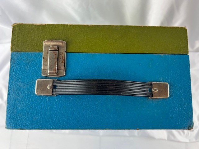 Vintage Columbia Masterwork Solid State Model M-2201 Travel Record Player