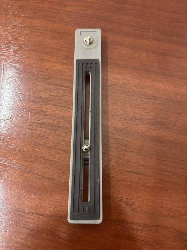 Maxell Plastic Straight Camera Bracket + 1/4" Flash Mount Screw