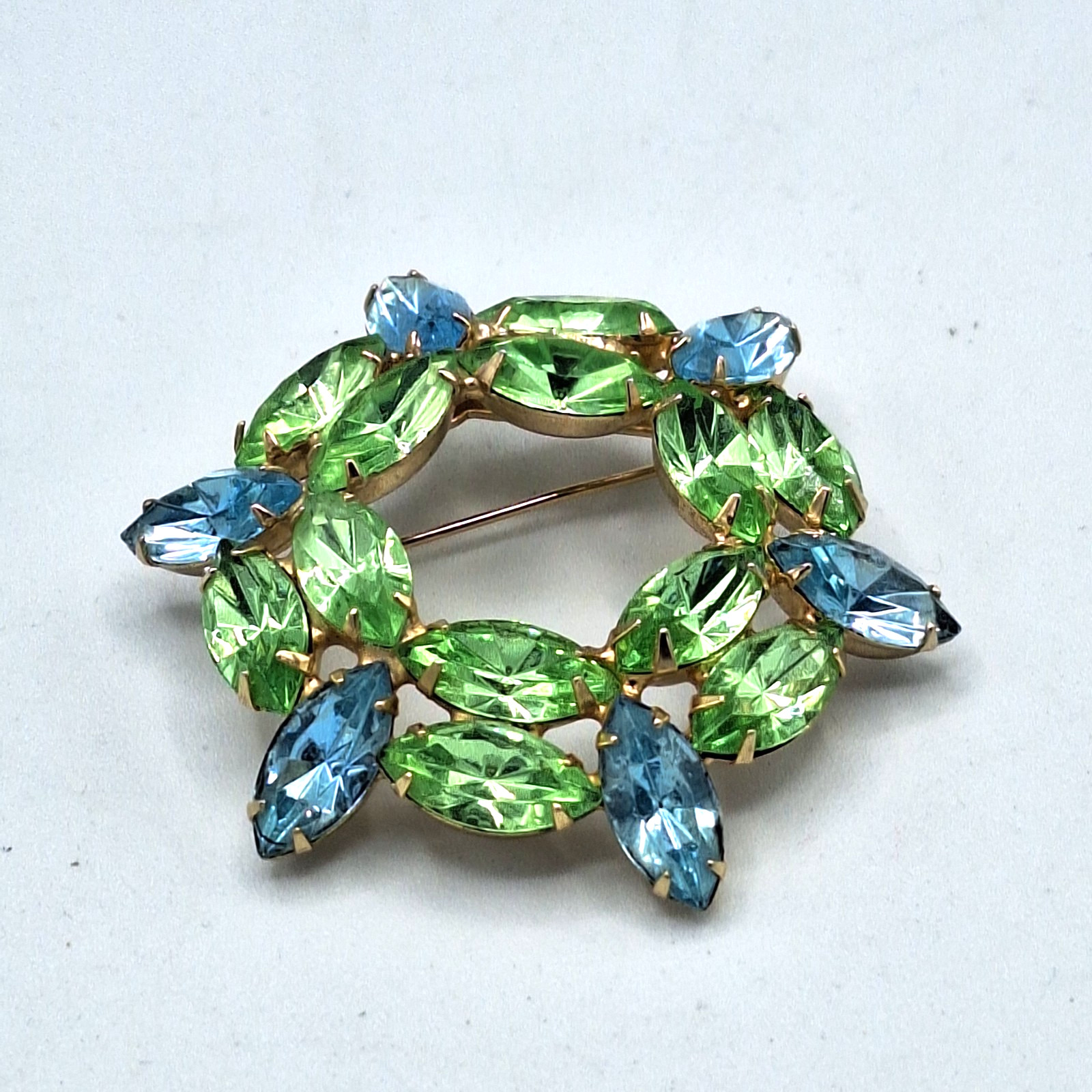 Gold Tone Blue & Green Uranium Glass UV Reactive Brooch Unsigned Wreath 2"