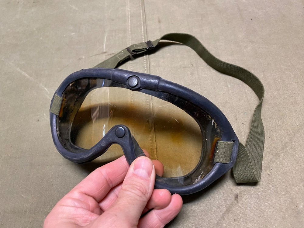 ORIGINAL WWII US ARMY INFANTRY M1944 DUST WIND GOGGLES- POLAROID