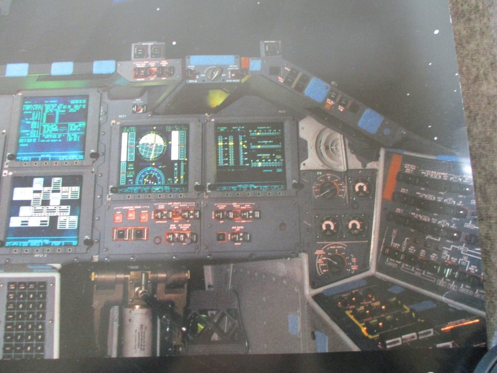 NASA SPACE SHUTTLE COCKPIT/MANNED FLIGHT BEYOND THE BEGINNING/STS9 POSTERS SET4