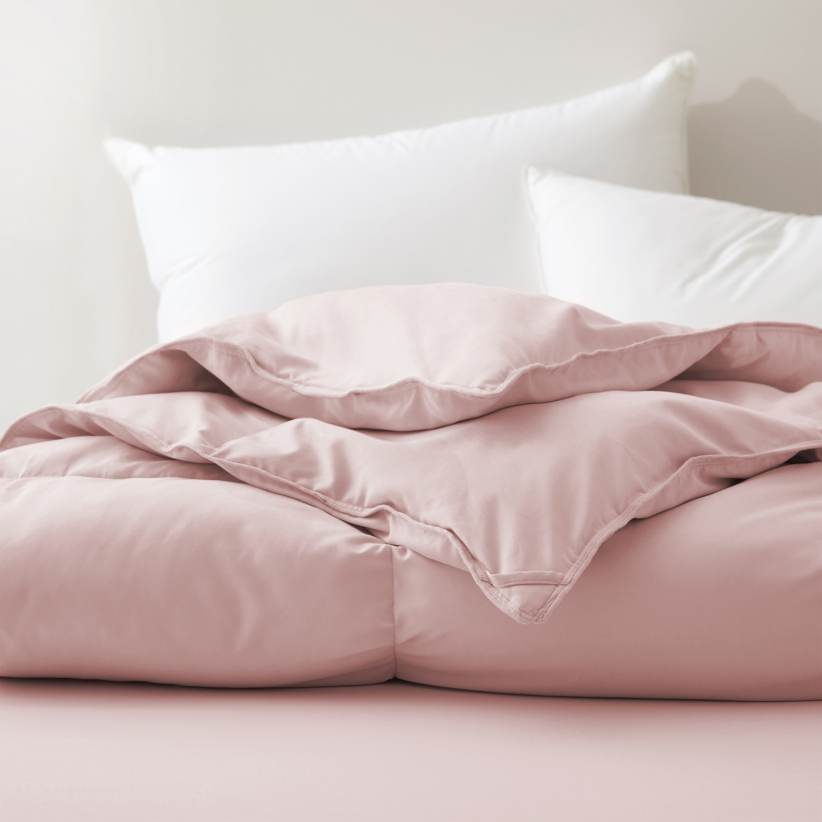 Super Soft Cozy Warm Oversized Down Comforter , King or Queen Bed Blanket
