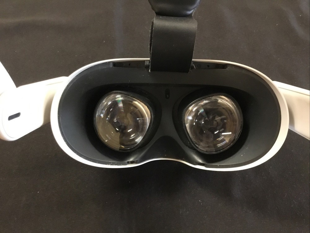 Oculus Quest 2 *HEADSET ONLY* 128GB w/Adjustable Strap *SEE PICS*