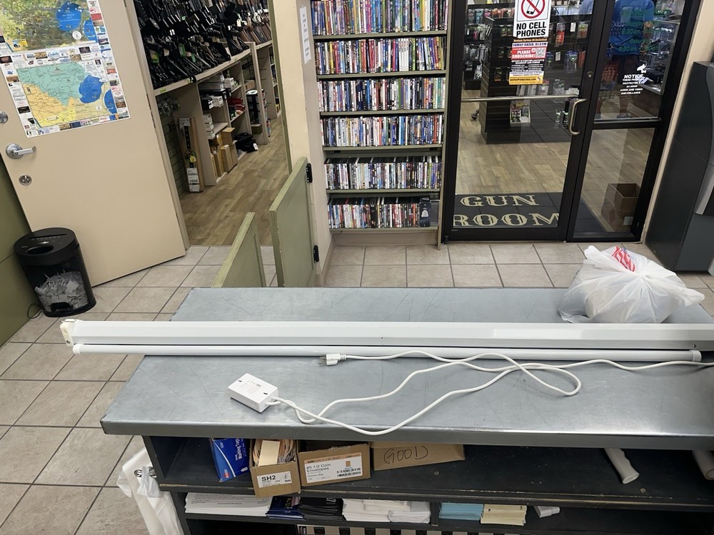 Zero Edge 72" Motorized Projector Screen - SI-72 - 4:3 Aspect Ratio