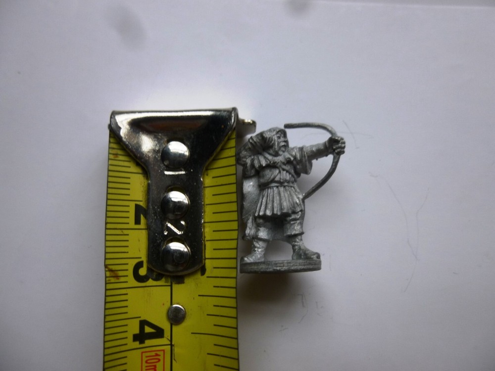 Metal Magic Ranger Round C1022f Solid base figure archer vintage