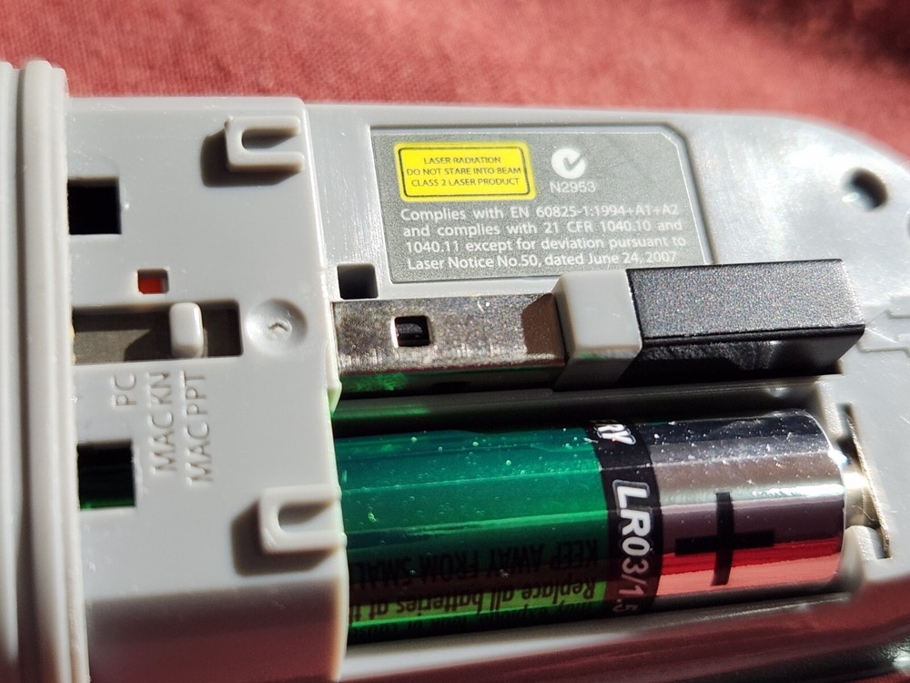 Targus Presentation Laser Pointer /remote clicker AMP13US with mini USB receiver