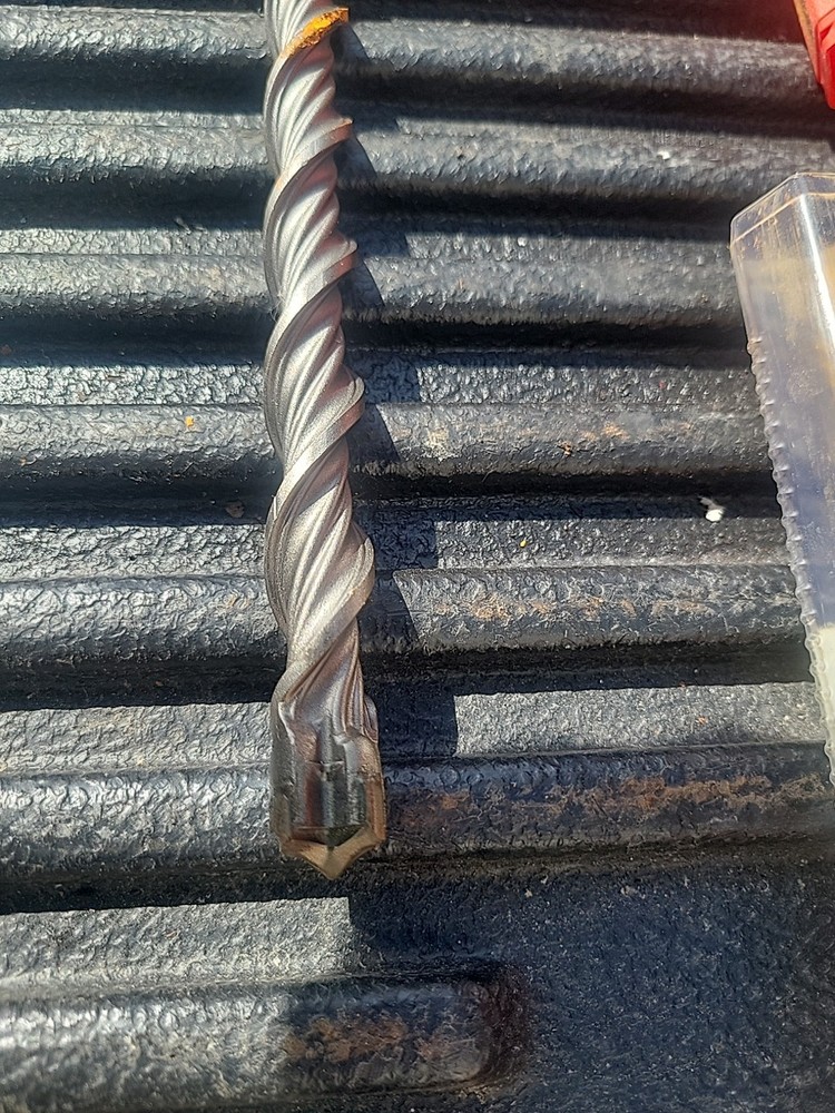HILTI DRILL BIT #426821 Rusty, Solid Carbide Head, SDS Plus, 11/16"x12" TE-CX