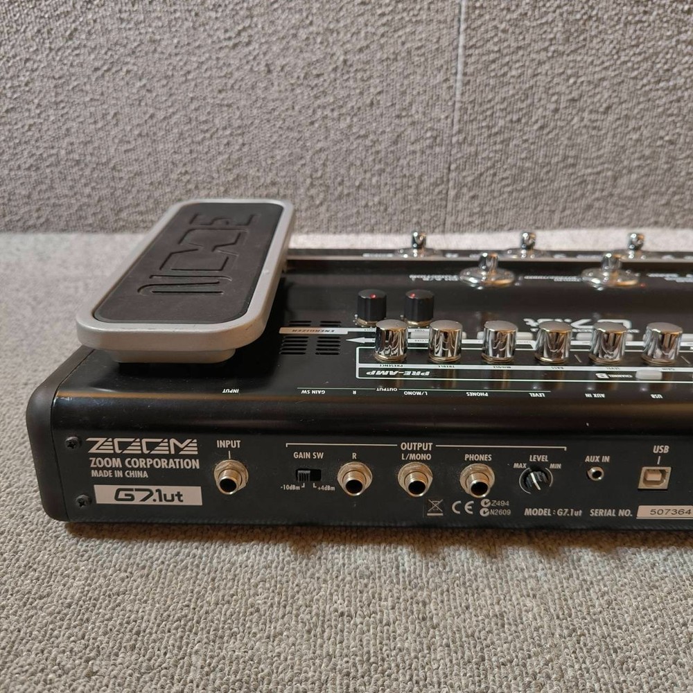 ZOOM G7.1ut Guitar Multi Effects Pedal Console Processor Used Body Only ※READ