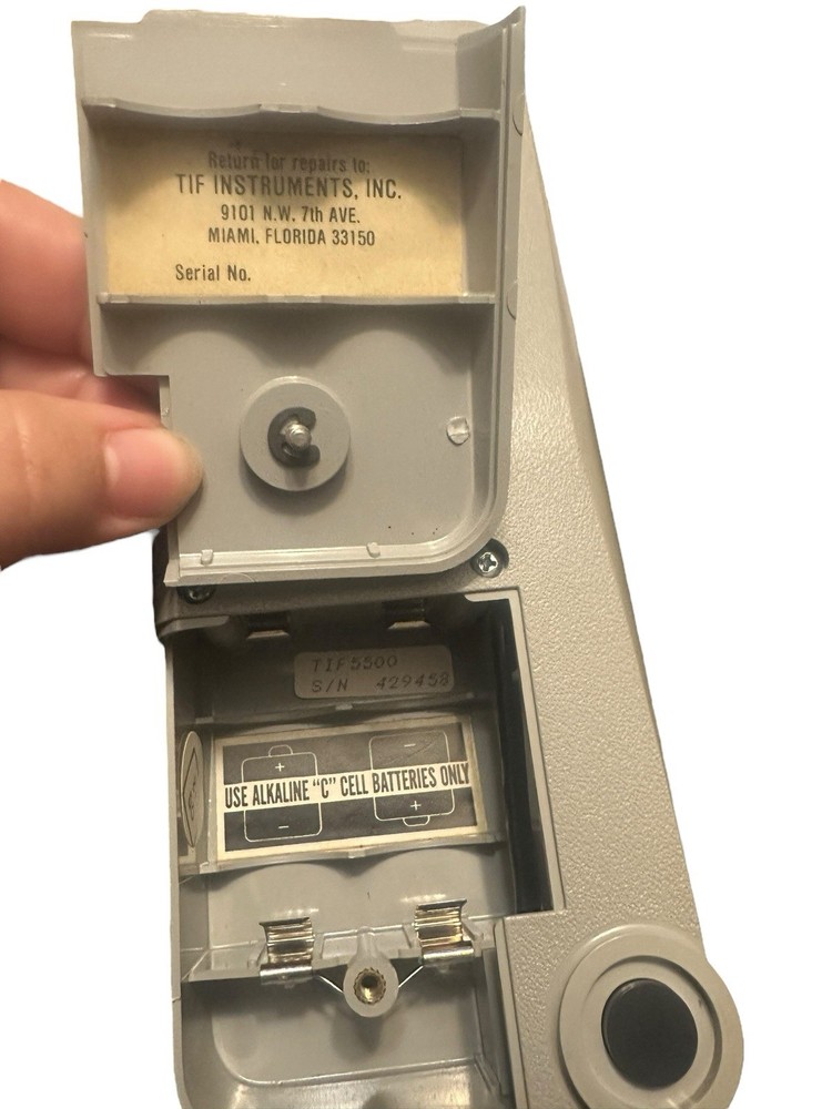 TIF 5500 Pump Style Automatic Halogen Leak Detector & Case