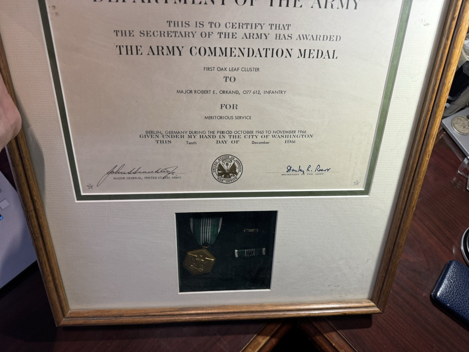 Framed Army Commendation Medal w/ First Oak Leaf w/Certificate SHIPS4FREE2USA!!