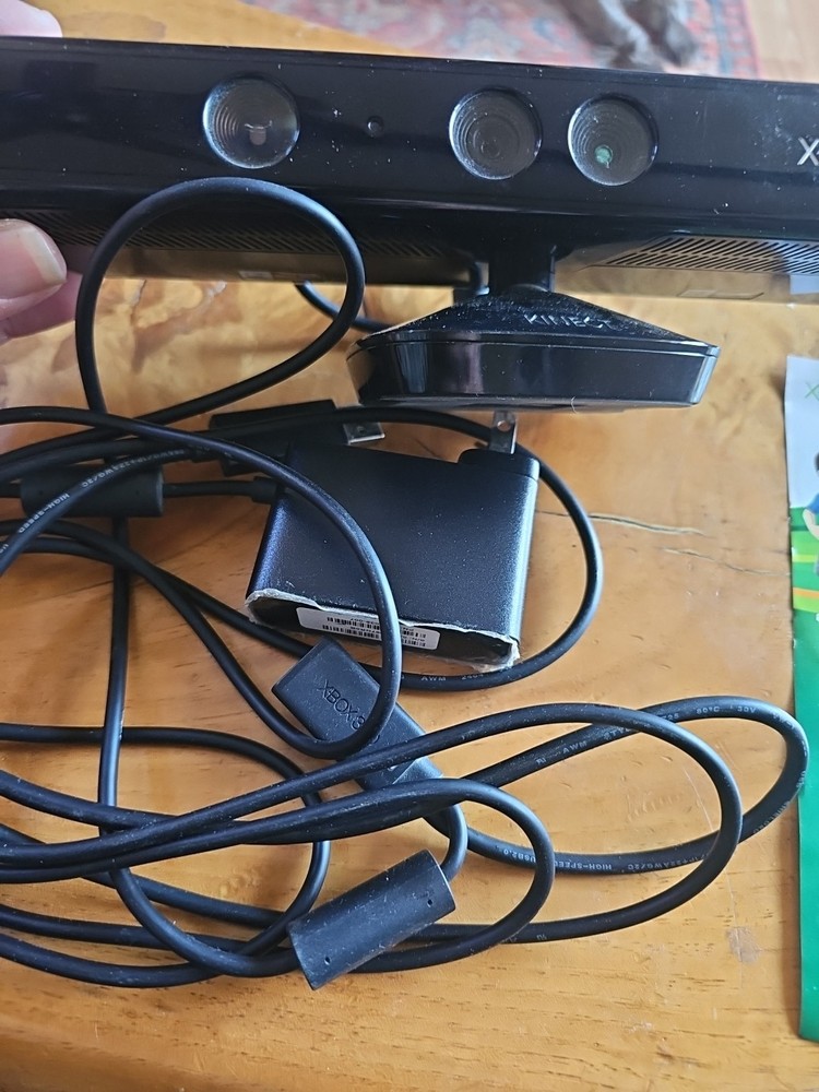 Microsoft Xbox 360 Kinect Sensor With Box No Game