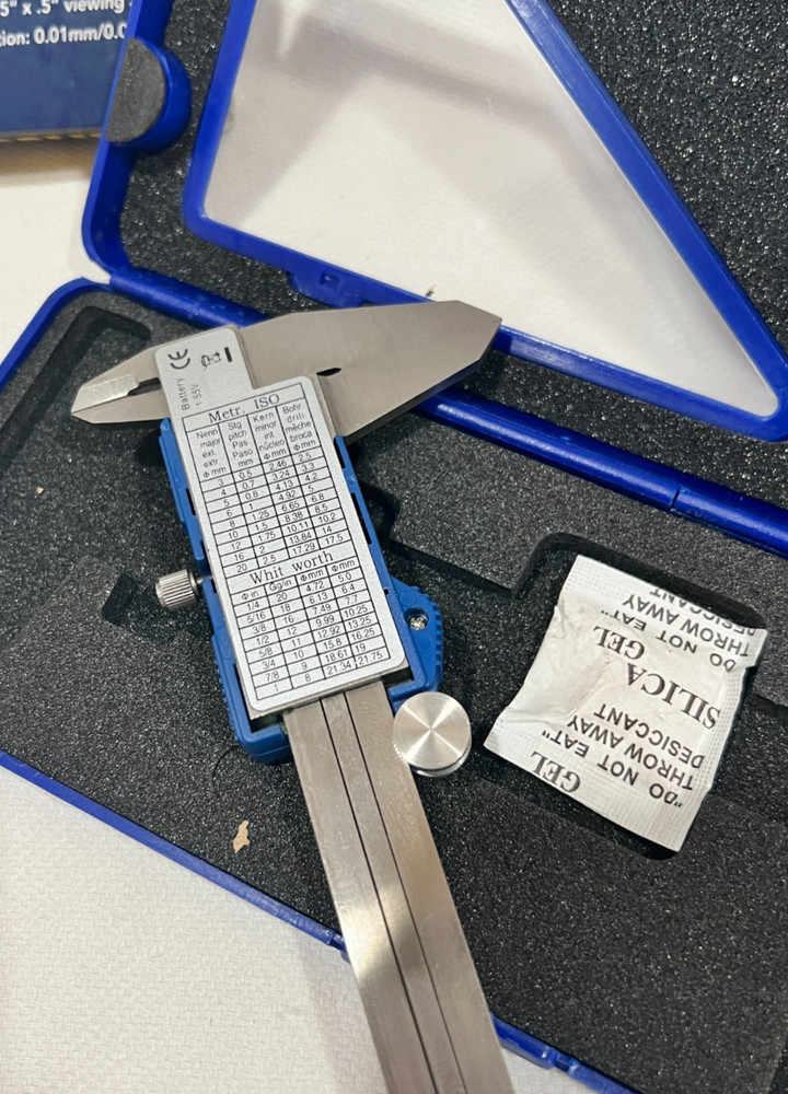 Cen-Tech 6" Digital Caliper LCD Display Model #93940 on/off switch Hard case