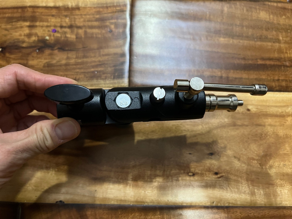 NEEWER FB-1 Camera Flash Bracket H Type Mount with Umbrella Softbox Holder