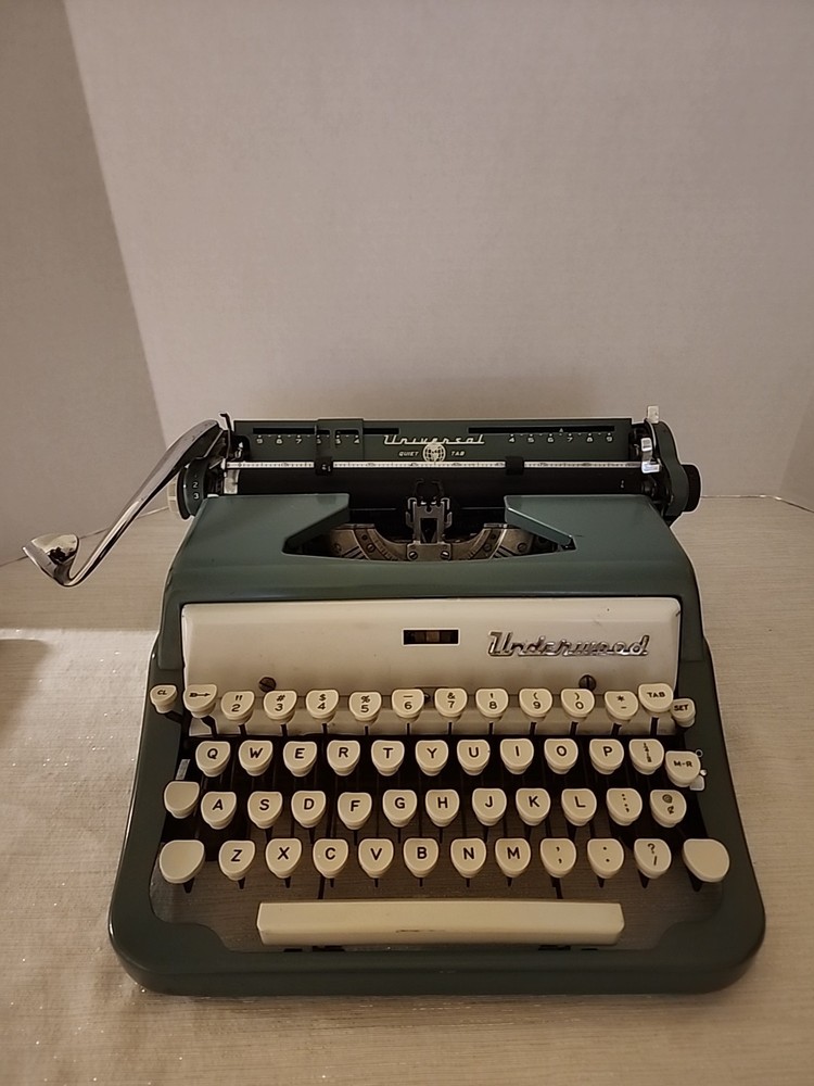 Underwood Universal Quiet Tab Portable Typewriter Blue