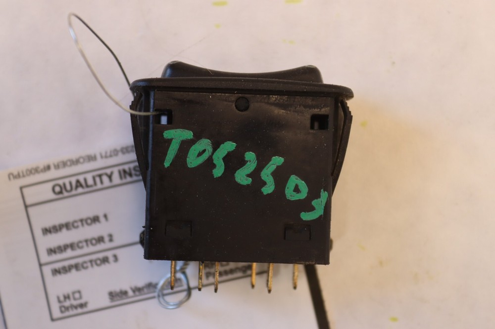 2013-2018 MACK CXU613 DOOR LOCK UNLOCK CONTROL SWITCH BUTTON 82278612 OEM