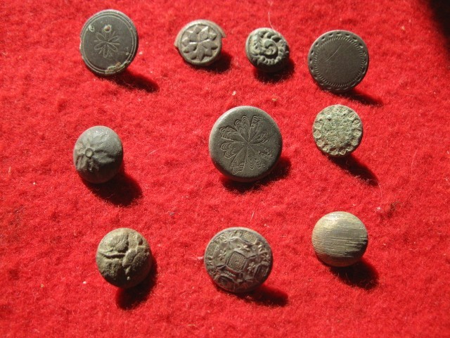 DETECTING FINDS 10 DESIGNED REV WAR COLONIAL GEORGIAN  BUTTONS